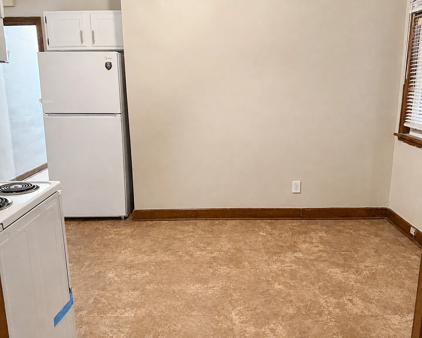 891 Berkeley Rd — Photo 2