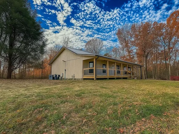 404 High St, Robbins, TN 37852