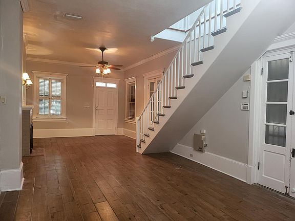 3rd image of 1209 Burgundy St