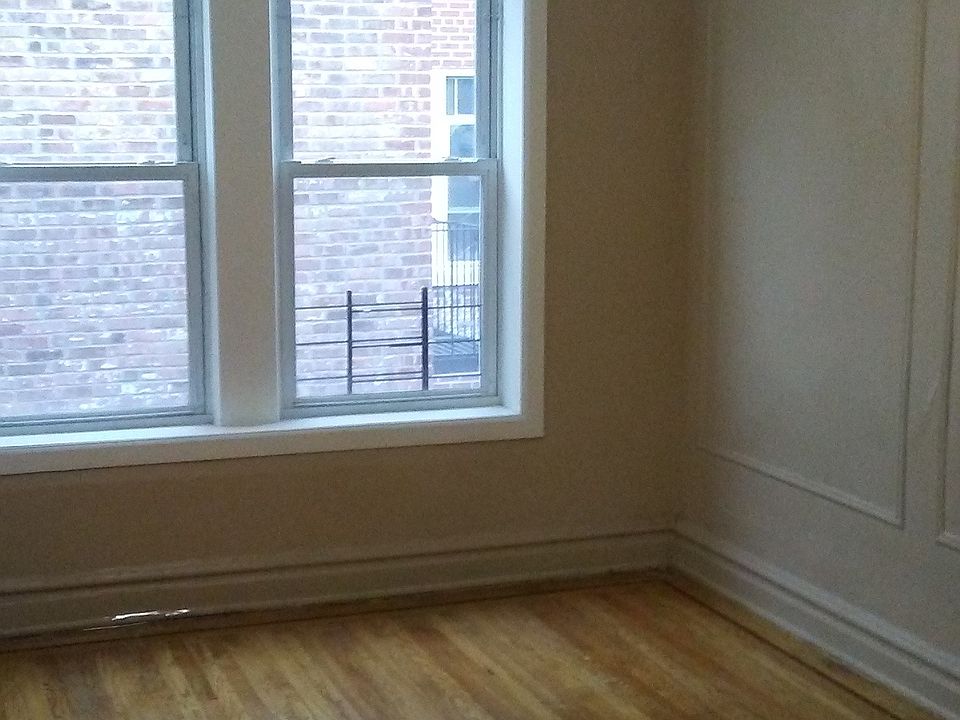 2nd image of 3331 Murray St