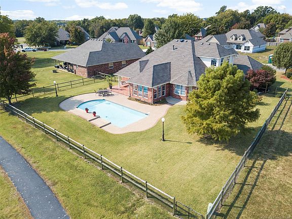 5th image of 26639 Duck Pond Dr