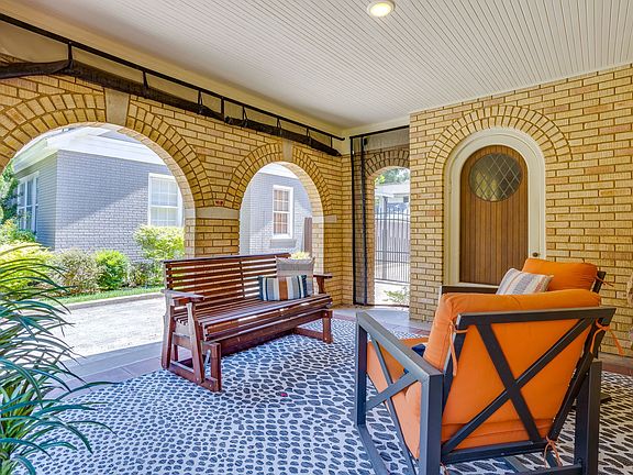 3rd image of 2041 Hawthorne Ave