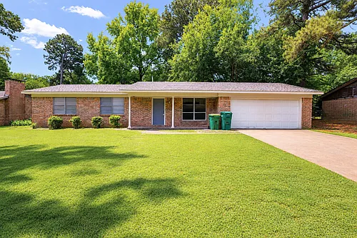 104 San Saba Ln Photo 1
