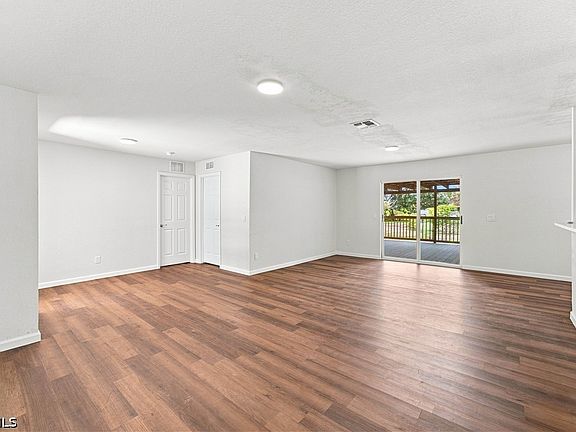3rd image of 820 Abbott Ave