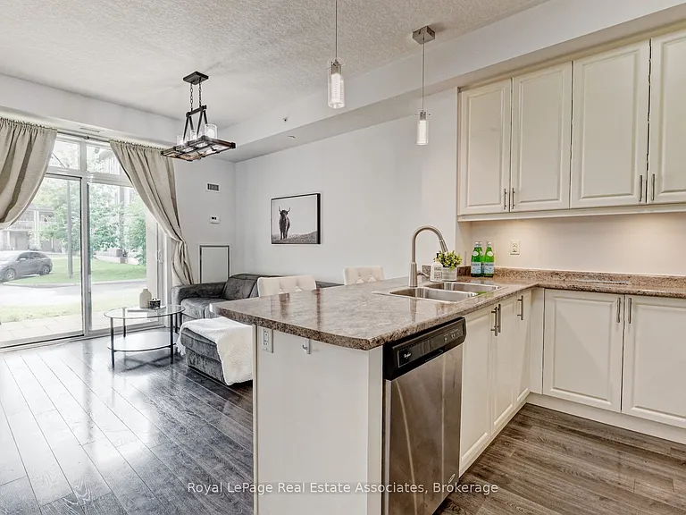 35 Southshore Cres #111 — Photo 10