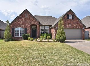 4909 E Dallas St, Broken Arrow, OK 74014
