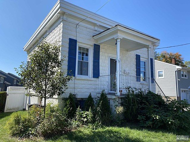 1st image of 8-46 Oak St