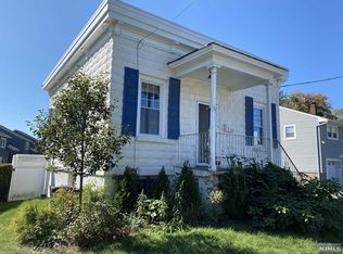 8-46 Oak St, Fair Lawn, NJ 07410