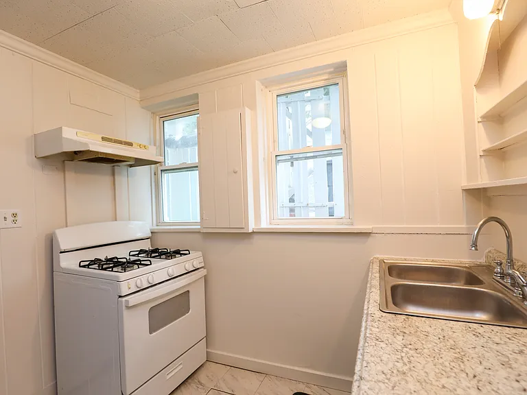 16 John St #5 — Photo 4