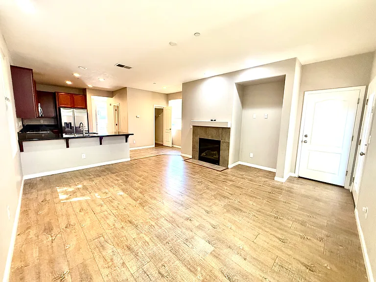 1730 Hemlock Ct — Photo 6