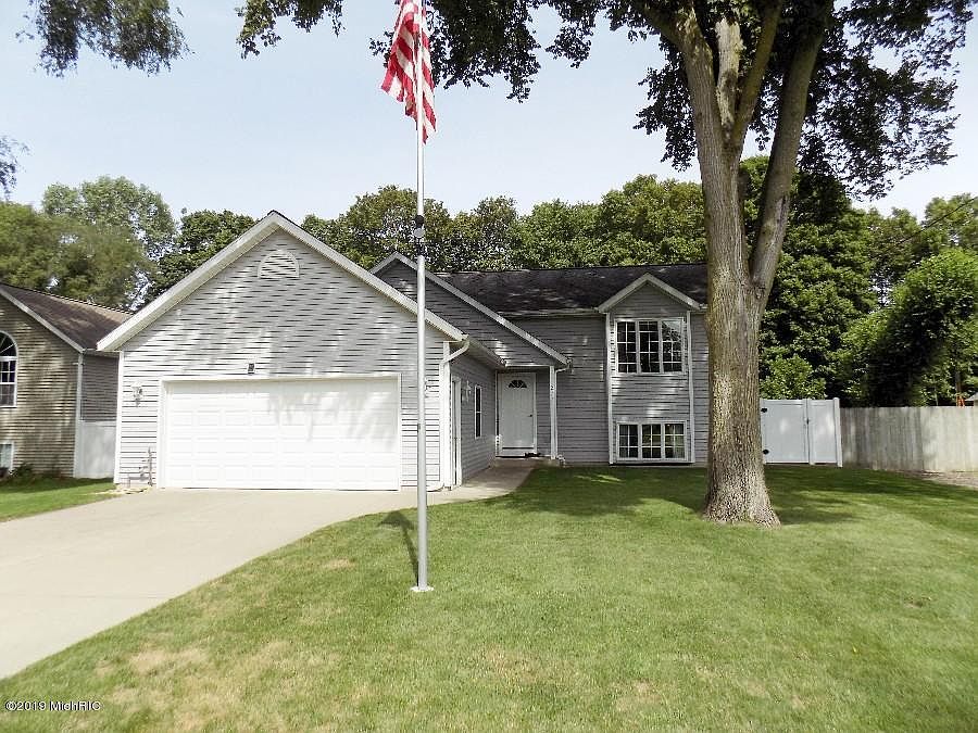 1st image of 277 W 36th St