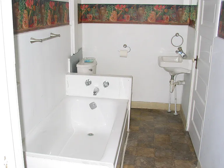 1102 W 11th Ave — Photo 12