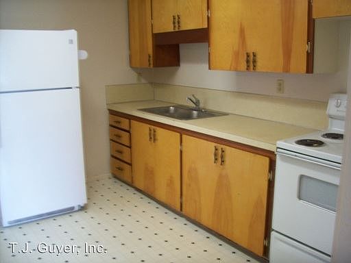 3rd image of 309 E Pine St