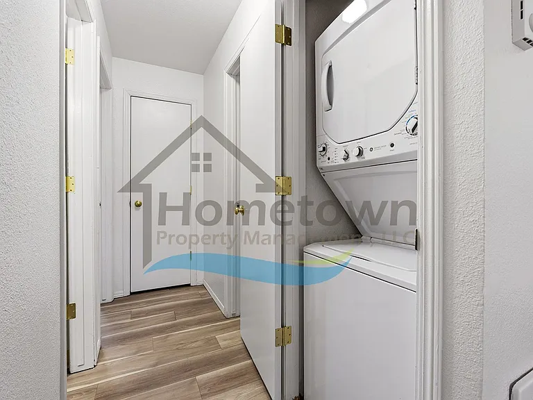 703 N Compton St — Photo 69