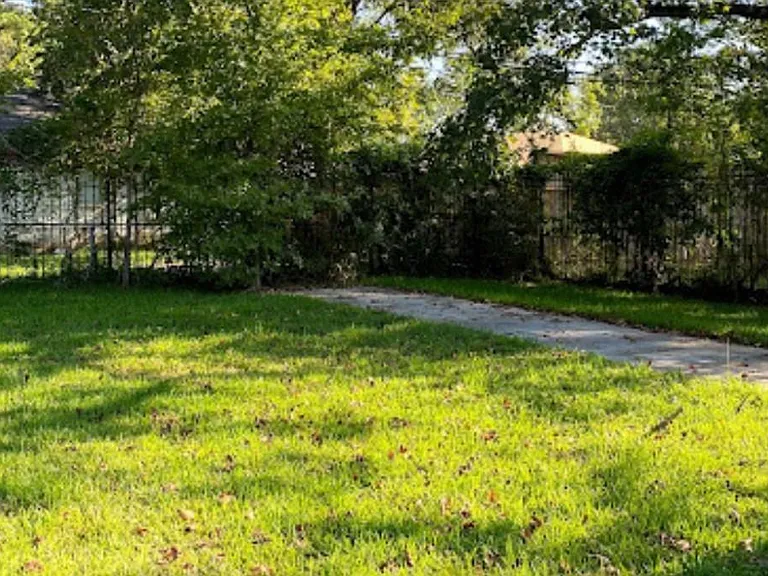 9325 Kentshire Dr #B — Photo 3