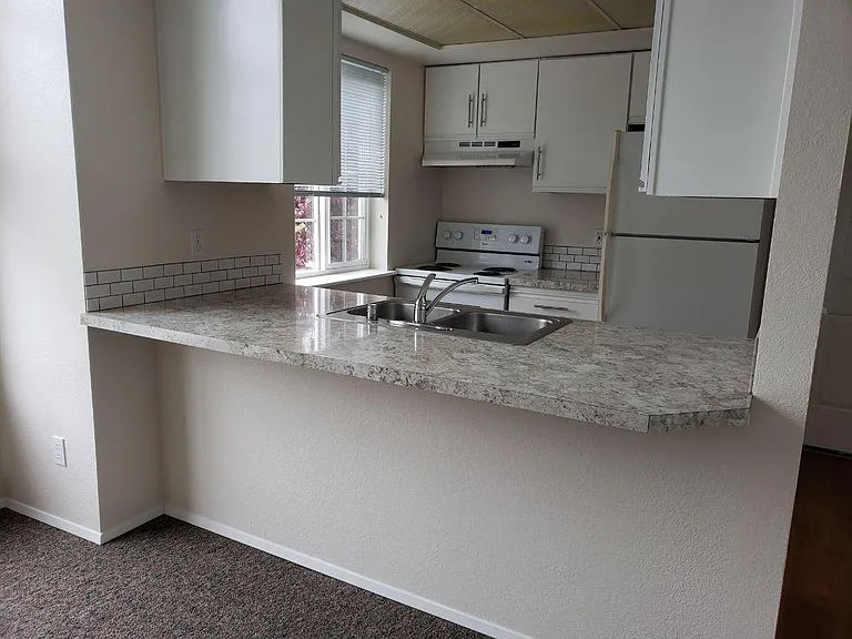 5688 Eagle Pkwy — Photo 5