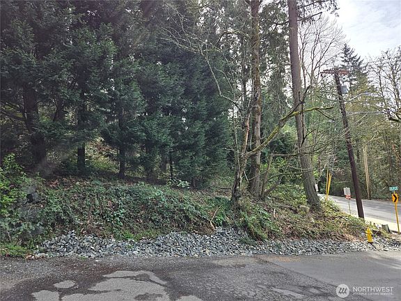 3rd image of 100 210th Avenue NE