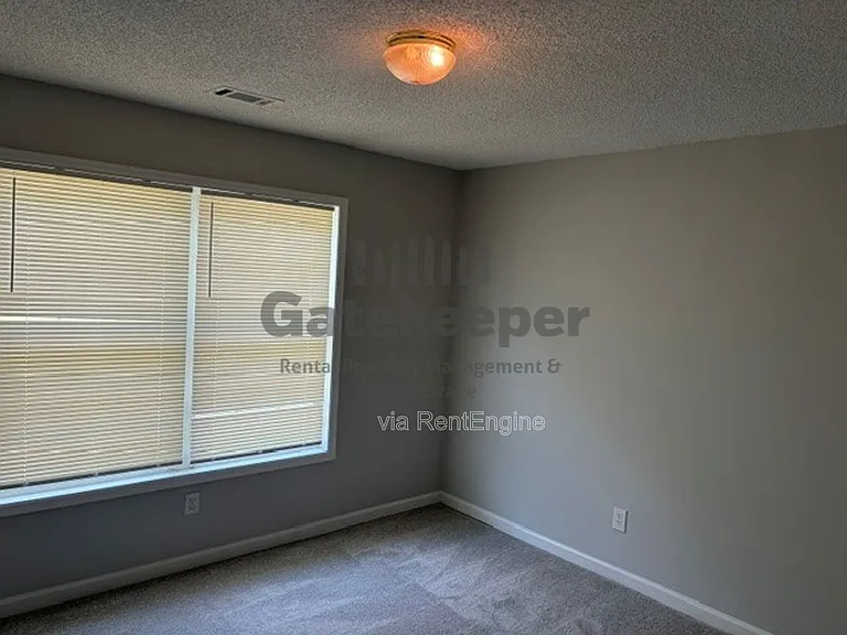 3161 Glen Hollow Dr — Photo 8