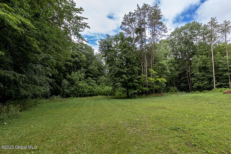 4th image of 69 Garner Road