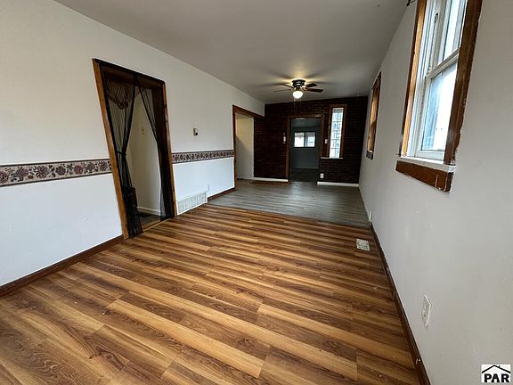3rd image of 1008 W 11th St
