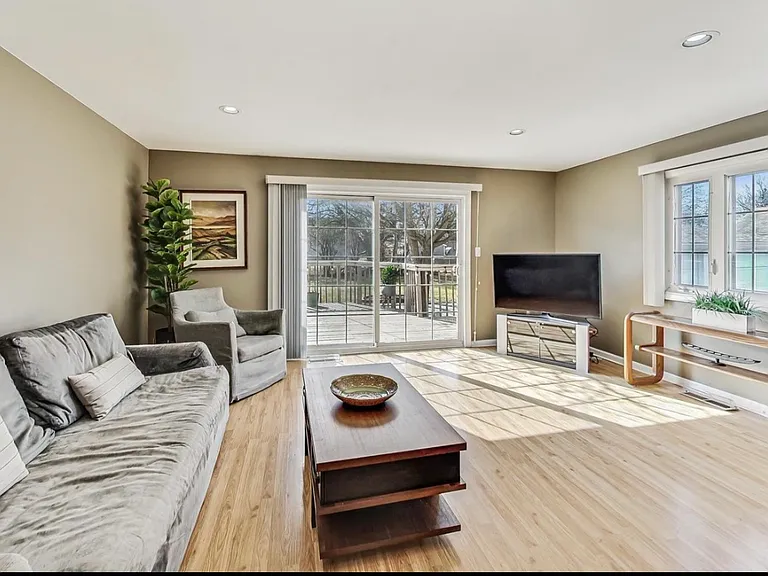 65 E Medill Ave — Photo 6