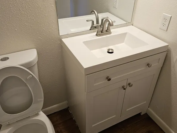 5708 N 44th Dr, Glendale, AZ 85301