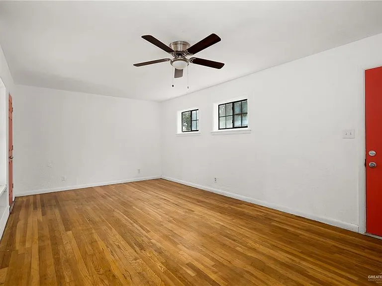 1808 N Cummings Ave — Photo 2