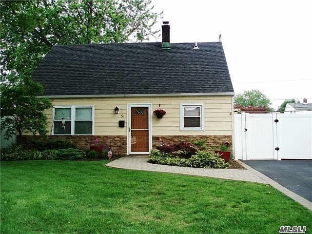 1st image of 31 Gardenia Ln