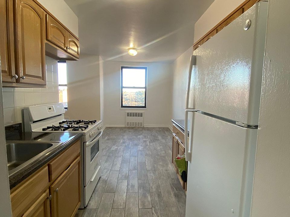 1st image of 270 Crescent Pl