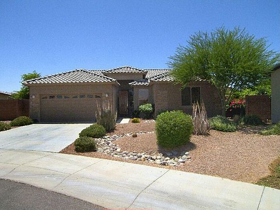 Cul-de-sac Lot, 3 Car Garage