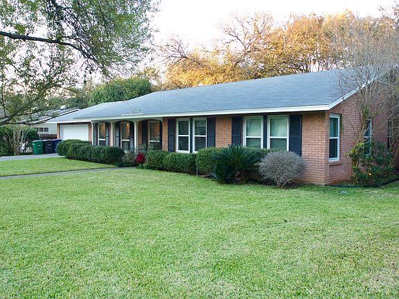 2nd image of 607 Cave Ln