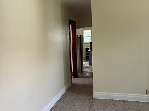 5th image of 628 Cayuga Dr #4