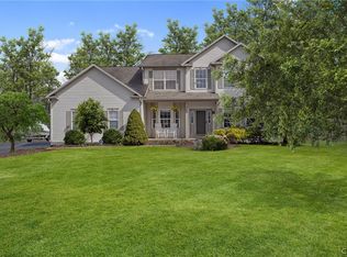 8607 Bayview Dr, Cicero, NY 13039