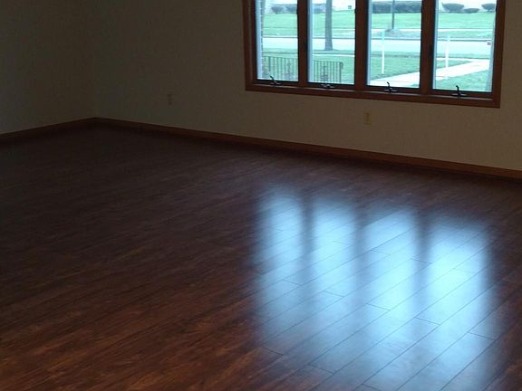 4th image of 200 Peppertree Dr