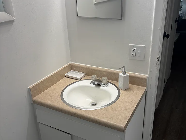 4501 Lafayette Ave #10 — Photo 5