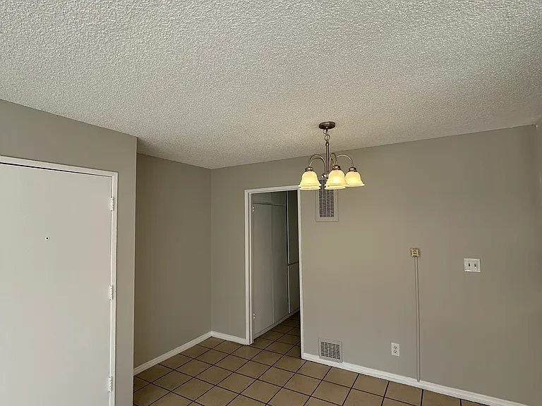 20437 Cohasset St #10 — Photo 4