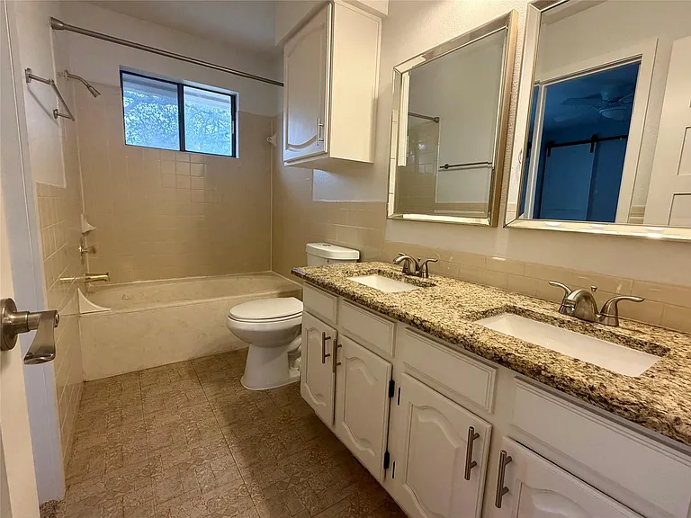 17844 Park Valley Dr — Photo 32