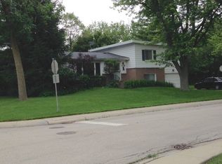535 Appletree Ln, Deerfield, IL 60015
