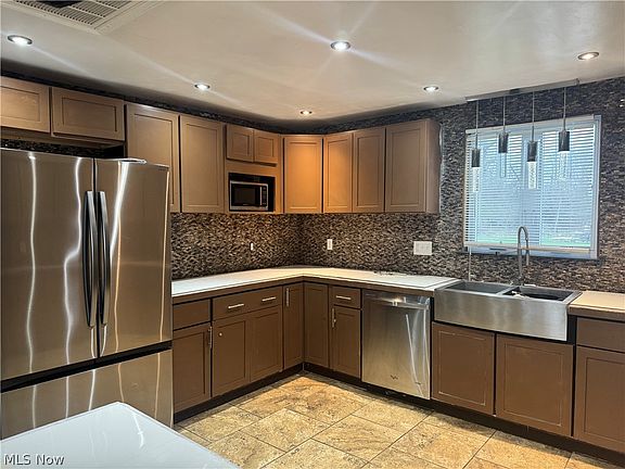 5th image of 3946 Dunton Rd