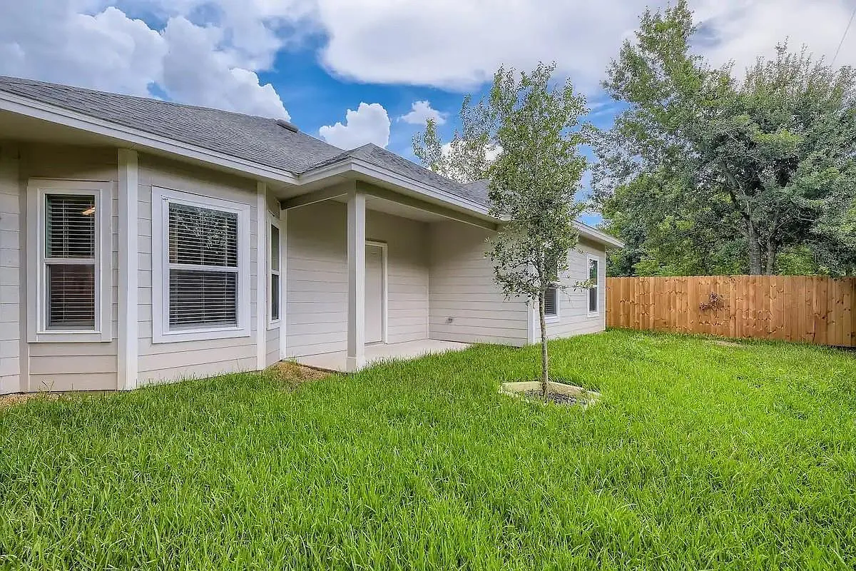 3 bed, 2.0 bath, 1484 sqft, $2,000 — Photo 4