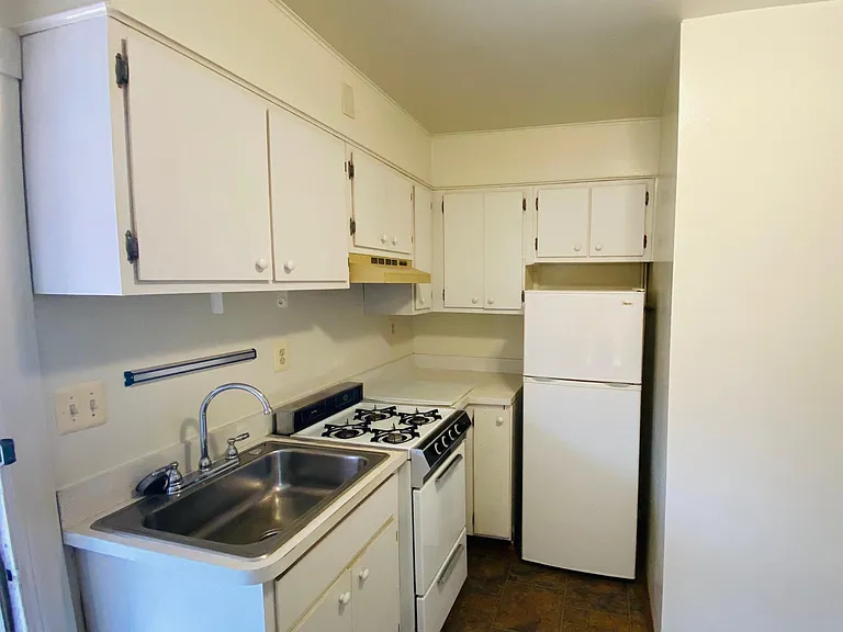 865 Hollins St #1R — Photo 2