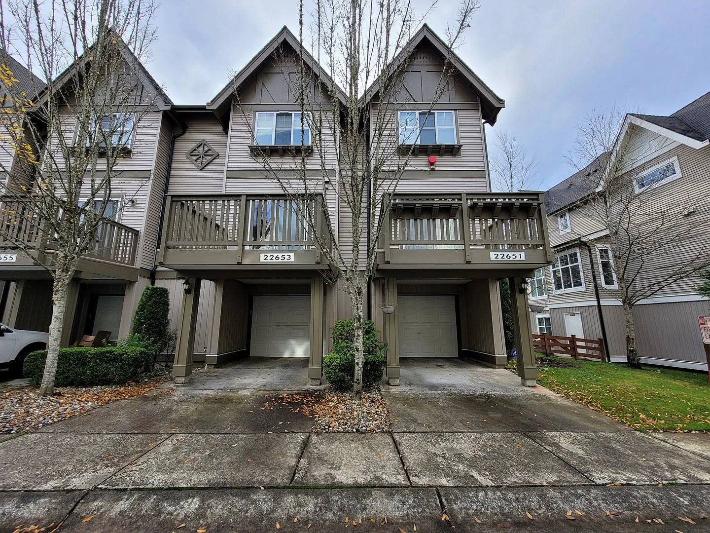 Updated Redmond Ridge Townhome Surrounded by Nature — Photo 2