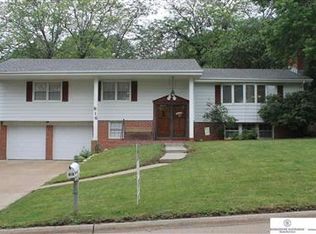 816 Grey Fawn Dr, Omaha, NE 68154