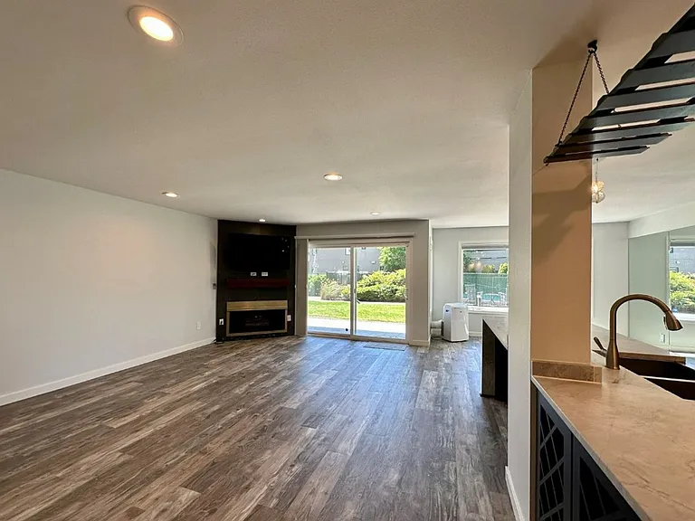 9201 NE Juanita Dr #103 — Photo 2