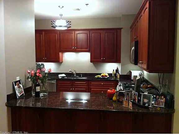 5th image of 1 Indian Neck Ave APT 2E