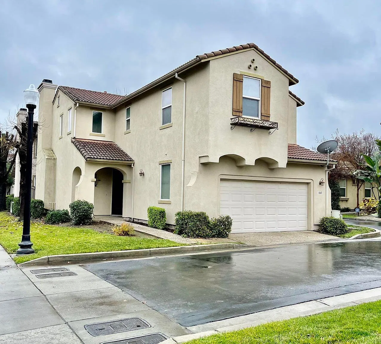 4 bed, 2.5 bath, 2086 sqft, $2,695 — Photo 1