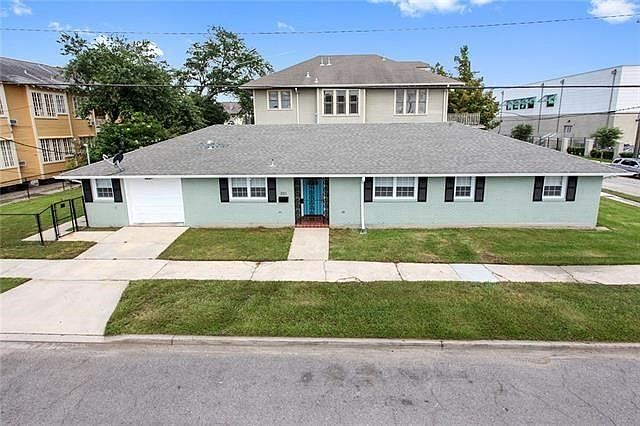 1st image of 301 S Lopez St