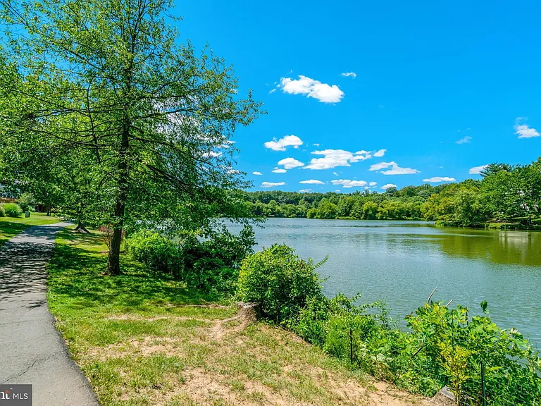 2920 Montauk Ct — Photo 37