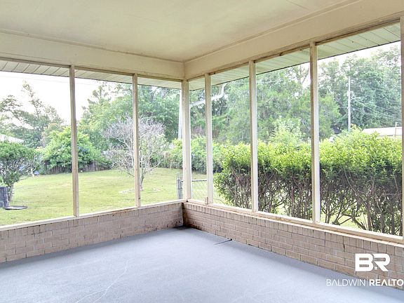 5th image of 700 E Myrtle Ave