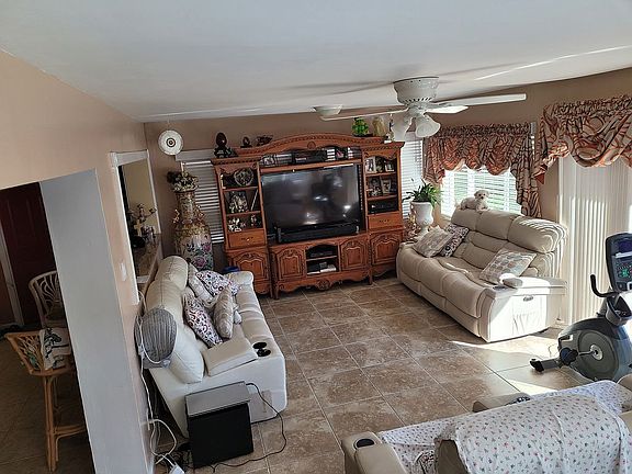 4th image of 4633 Bay Crest Dr
